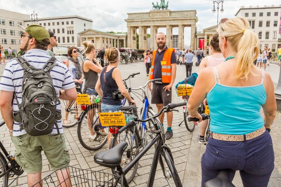 Berlin: Sights and Highlights Bike Tour with a Local Guide - Key highlights worth caring about