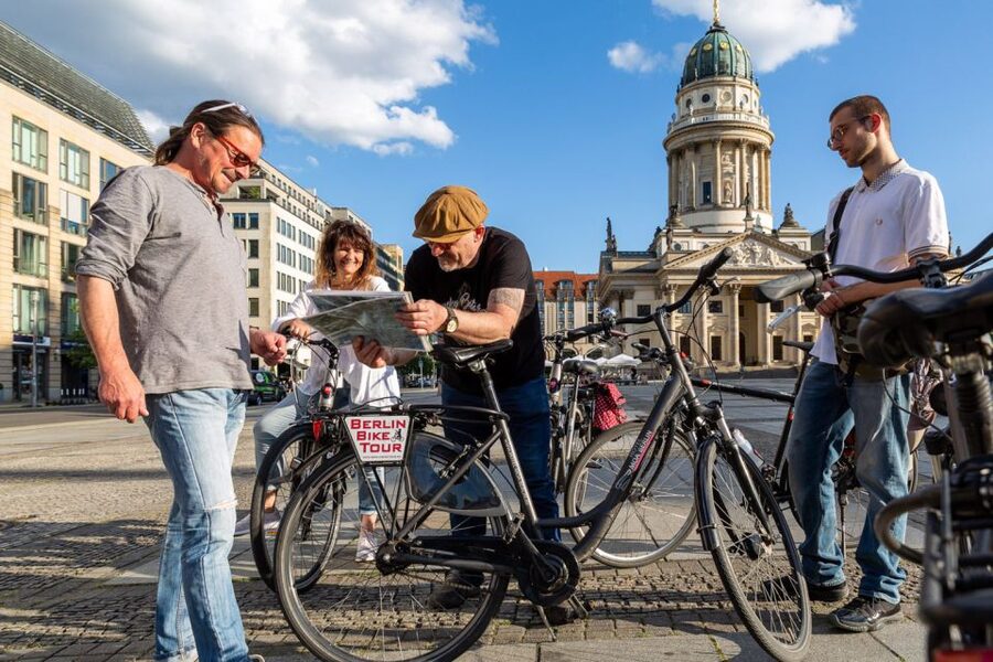 Berlin: Small Group Bike Tour Through City Center - Hauptbahnhof and the Ride Toward the Government Quarter