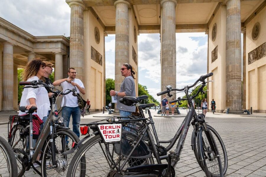 Berlin: Small Group Bike Tour Through City Center - Reichstag to Brandenburg Gate: Tiergarten as Your Breather
