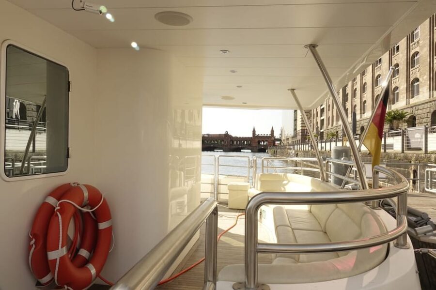 Berlin: Solar Powered Sunset Catamaran Cruise & Audio Guide - Weather, Timing, and What to Wear for a 2.5-Hour Sunset