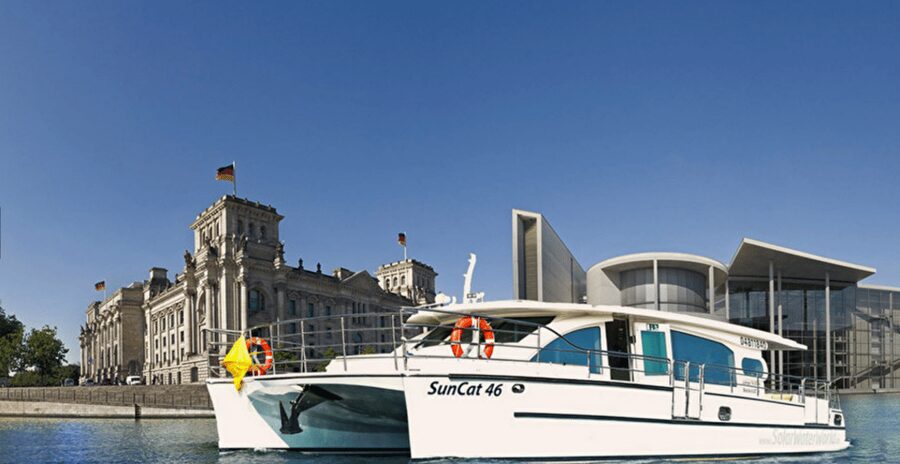 Berlin: Solar Powered Sunset Catamaran Cruise & Audio Guide - Getting to Oberbaumbrücke: Start/End Matters More Than You Think