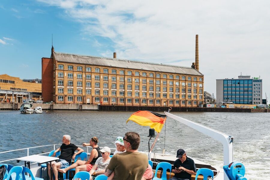 Berlin: Spree Boat Tour to Müggelsee - Photo, timing, and deck strategy for the best views