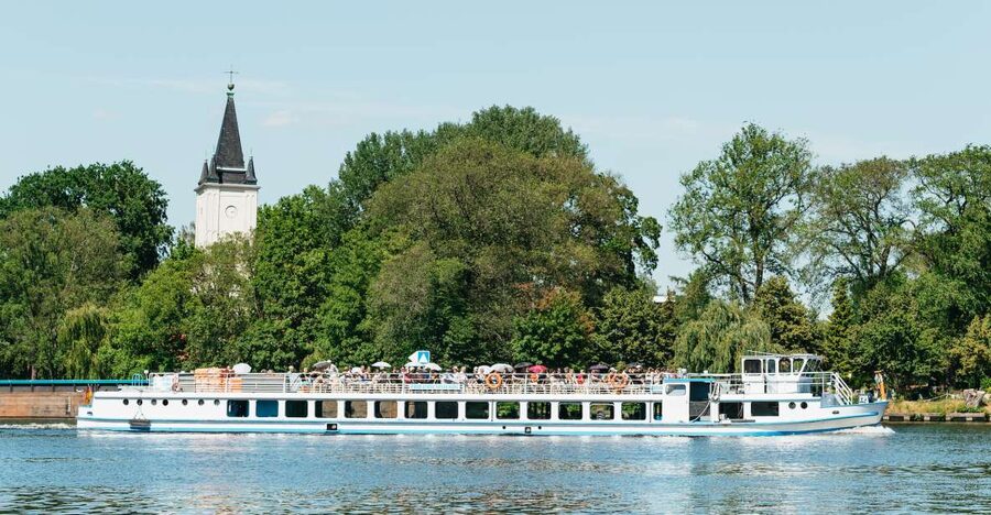 Berlin: Spree Boat Tour to Müggelsee - Treptow Harbor to the green Spree: seeing Berlin without the hassle