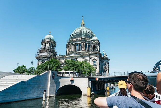 Berlin Spree River Sightseeing Cruise Experience - Audio in English: the key to getting more out of the ride