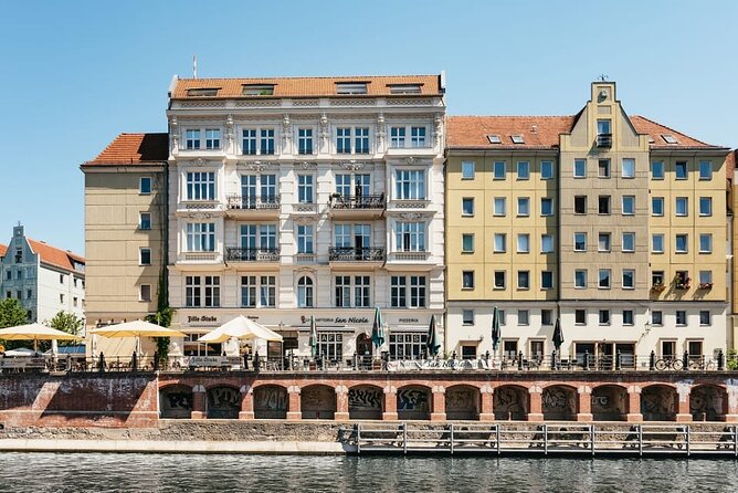 Berlin Spree River Sightseeing Cruise Experience - Your route: Humboldt Forum, Nikolaiviertel, and classic “from the water” angles