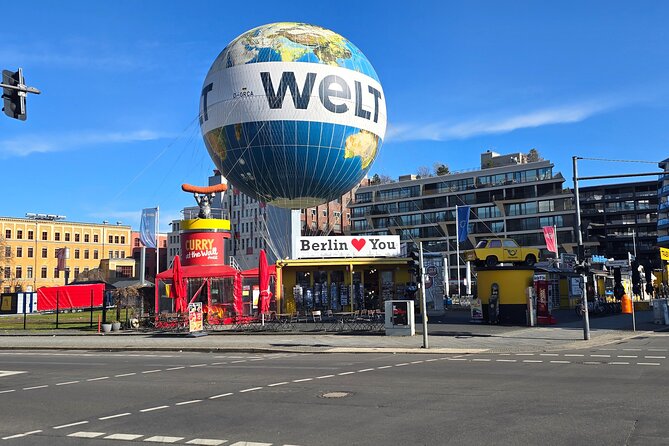 Berlin : The best bike tour with a Berlin guide and insider tips - Getting started at Lindenstraße: how the logistics stay painless