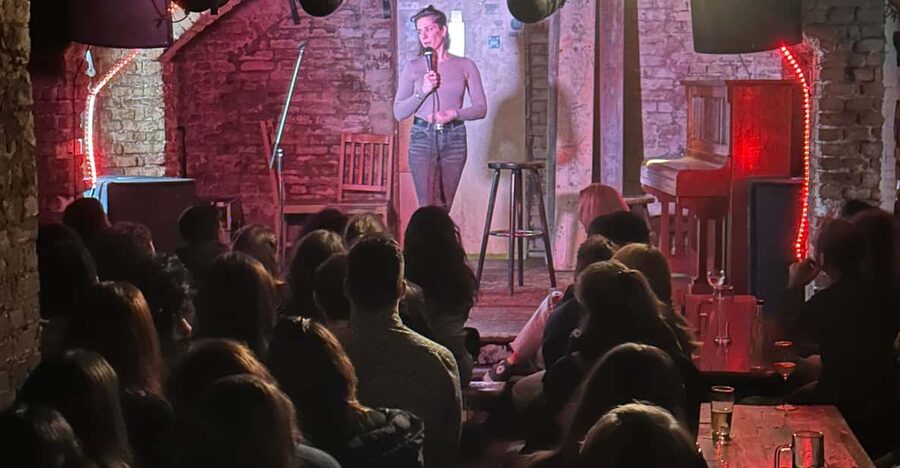 Berlin: The Epic Comedy Club Friday Night Showcase - Drinks and food: the part that makes it feel like a real night out