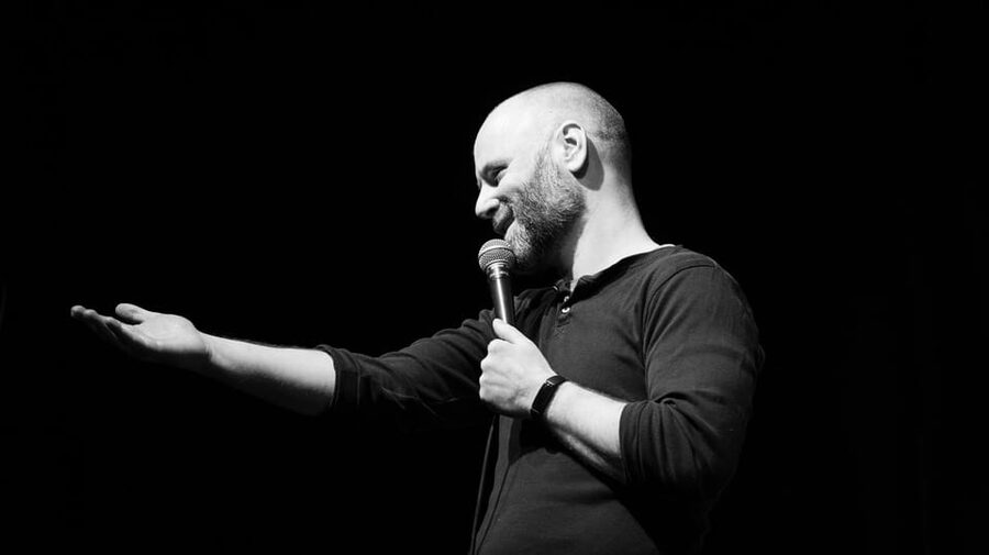 Berlin: The Epic Comedy Club Friday Night Showcase - Zosch Bar in Mitte: why the room matters as much as the jokes