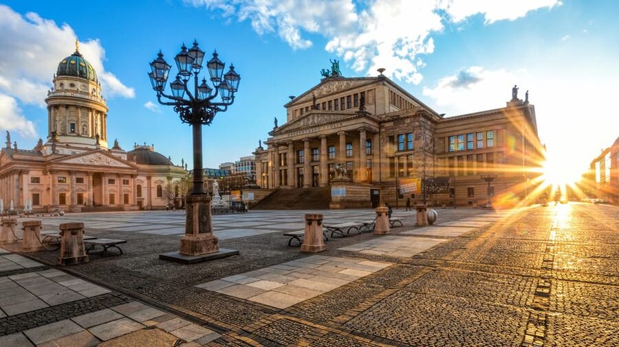Berlin: the treasures of berlin - walking tour - Unter den Linden and the grand approach toward Gendarmenmarkt