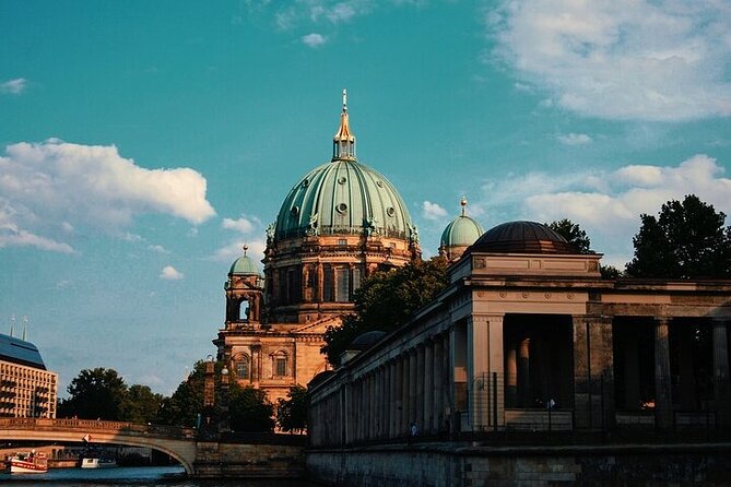 Berlin Third Reich & Cold War Walking Tour With A Guide - Start at Unter den Linden 77: easy to find, easy to begin