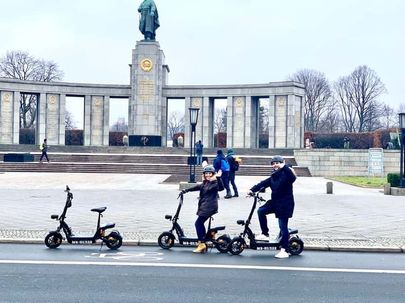 Berlin: Thrilling E-Scooter Adventure Tour - Orientation First: Helmet, Confidence, and a Smooth Launch