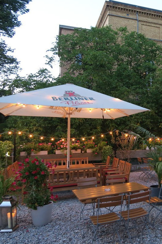 Berlin: Ticket for Bar Jeder Vernunft - Theater & Restaurant - Berlin’s Mirror Tent Night: what you’re really buying