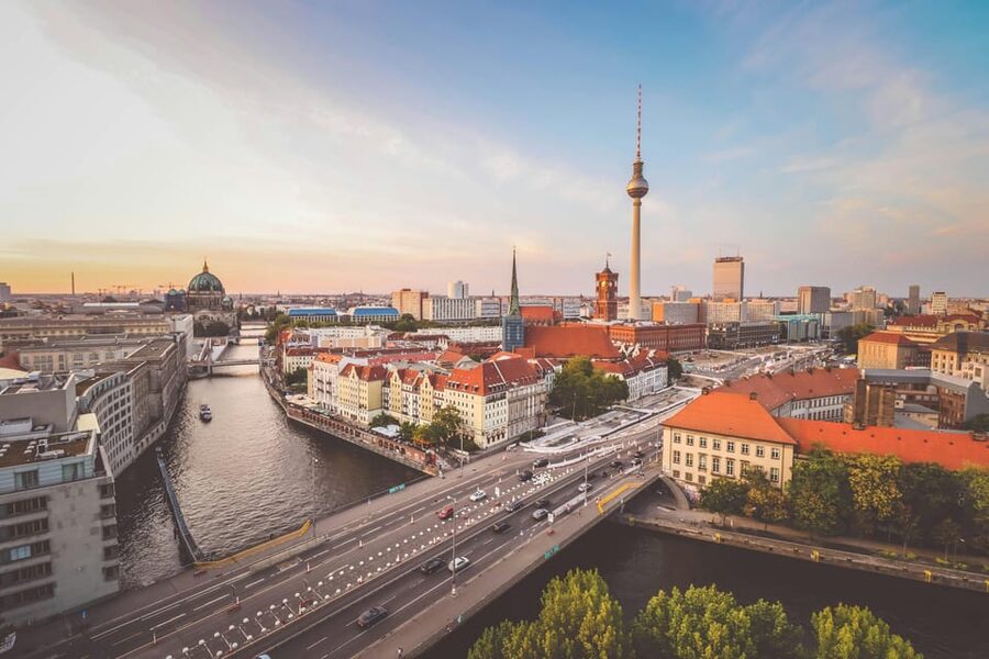 Berlin: Tour with Private Guide - Duration and pacing: 3–4 hours that feel like a plan