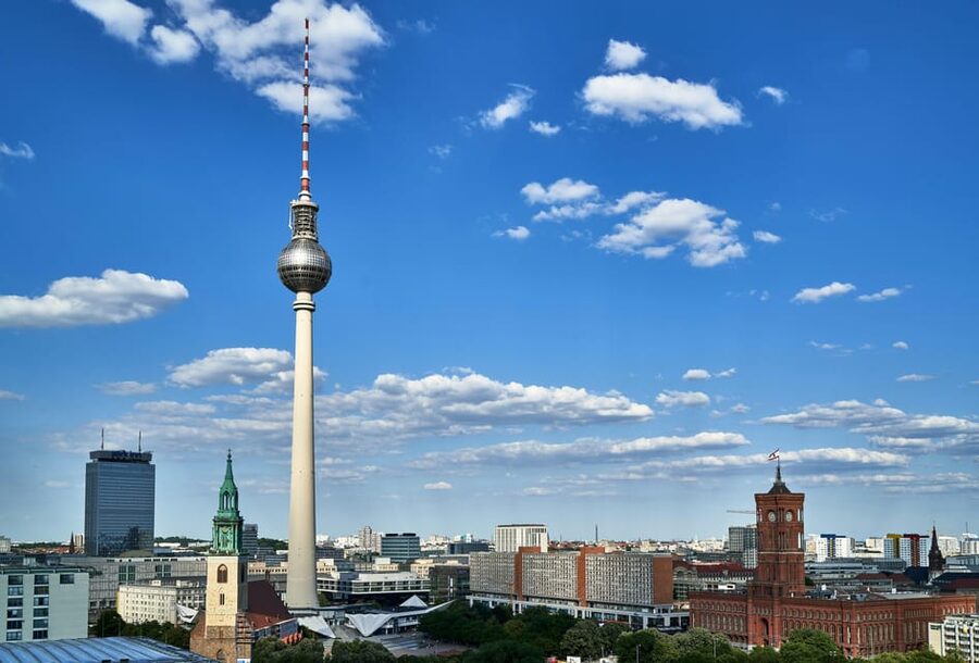 Berlin: Tour with Private Guide - Pickup and meeting: start in the right place