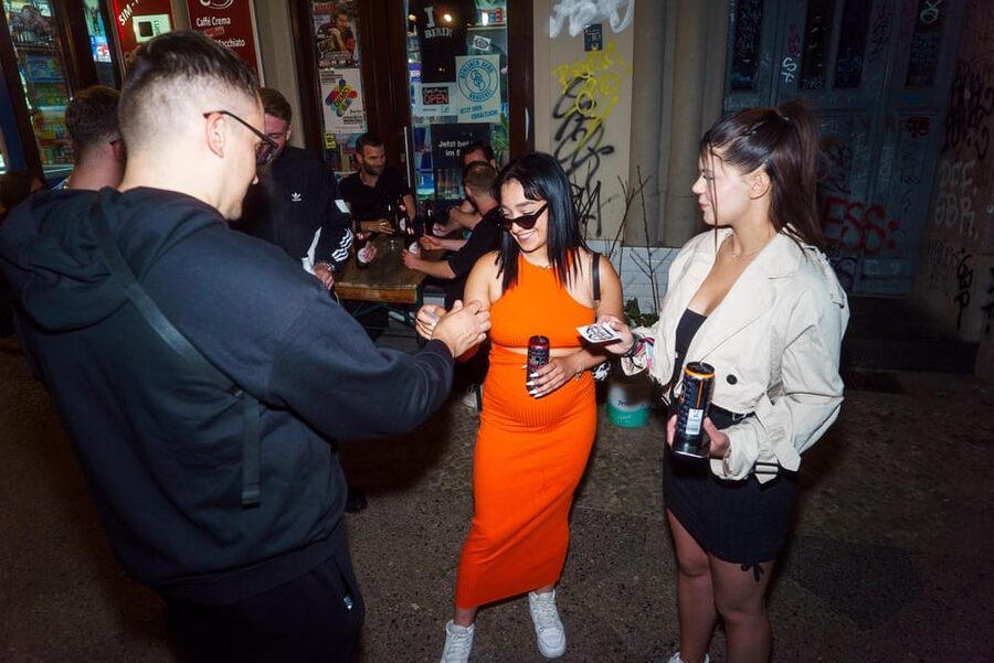 Berlin: Underground Party Tour - The pub pre-game: Tresensport games that break the ice