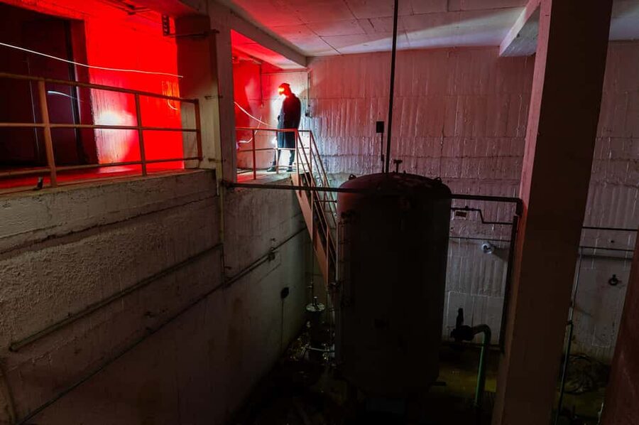 Berlin: Urbex Abandoned Places & History Tour - Torches and photo gear: how to avoid turning this into a pain
