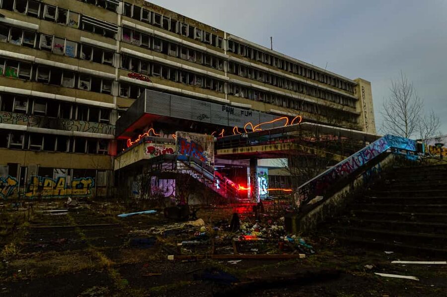 Berlin: Urbex Abandoned Places & History Tour - The 3-hour route: hospitals, tunnels, and rooftops in one flow
