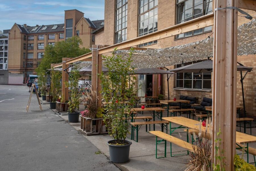 Berlin: Vagabund Brauerei Beer Tasting & Guided Brewery Tour - Choosing 5 beers from 16 taps: the tasting range you’re paying for