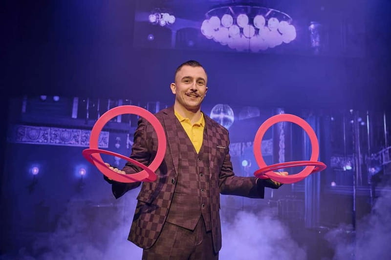 Berlin: “VARIETÉ GAGA” at Wintergarten - Varieté Show - Meet Jack Woodhead: Berlin’s comedian-in-motion