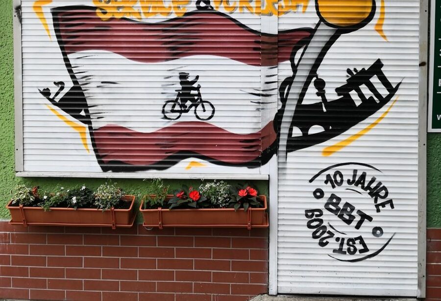 Berlin Wall: Small Group Guided Tour - Bornholmer Straße to the Wall Memorials: where the border “opened” in your mind