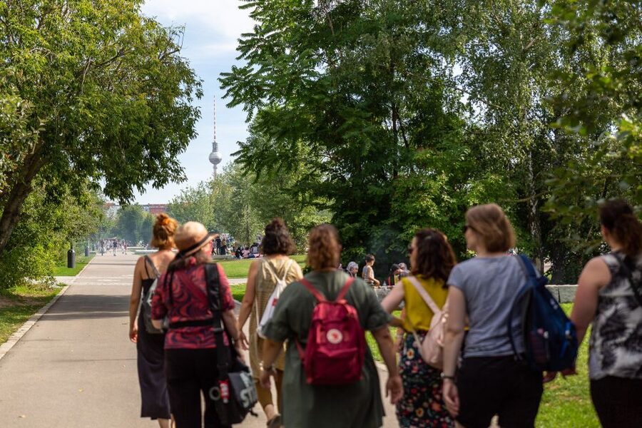 Berlin Wall: Small Group Guided Tour - The main reason it works: story clarity and which side you’re standing on