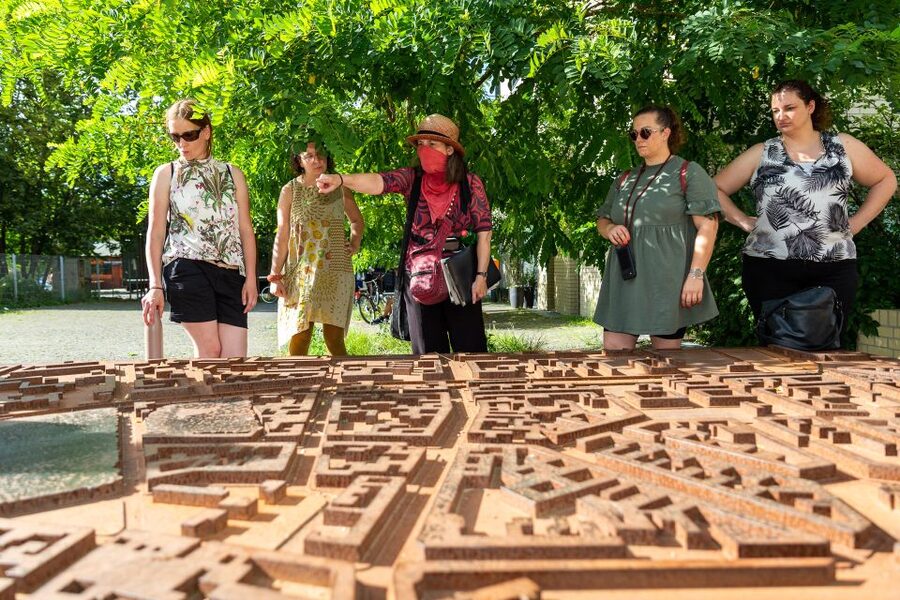 Berlin Wall: Small Group Guided Tour - Getting there and staying comfortable for all-weather walking