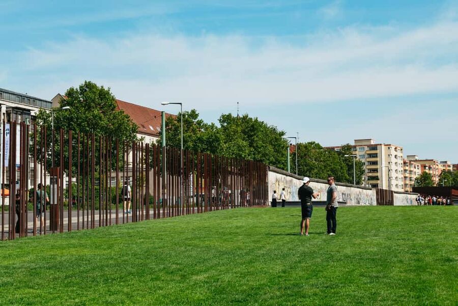 Berlin: Wall Tour – Fates, Love Stories, and Heroes - A Wall Tour That Feels Like a Human Story, Not a Lecture