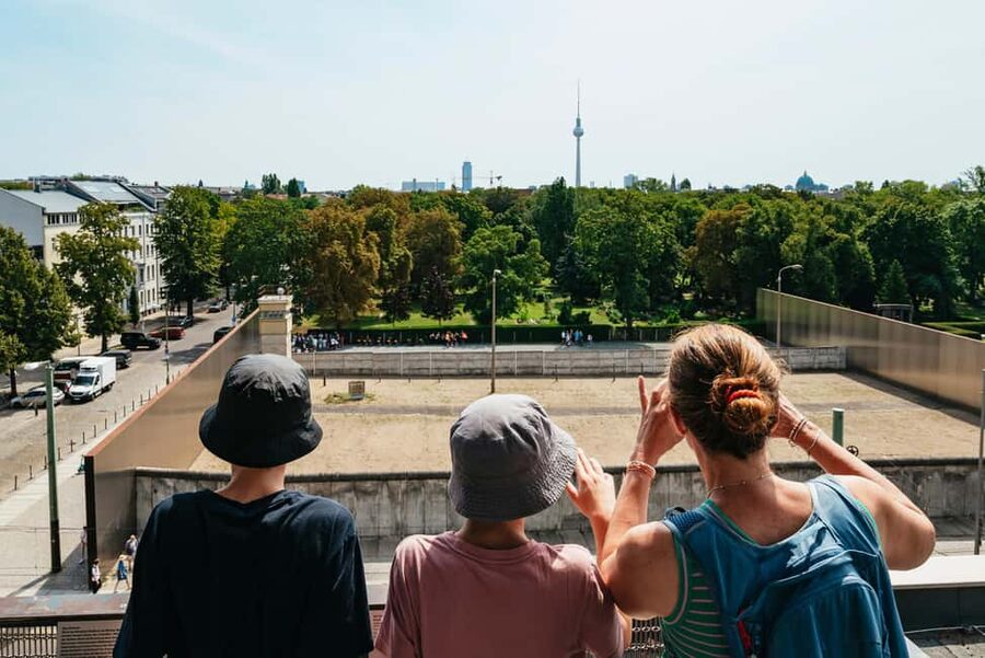 Berlin: Wall Tour – Fates, Love Stories, and Heroes - Bernauer Straße Stops: Where People Fought for Freedom