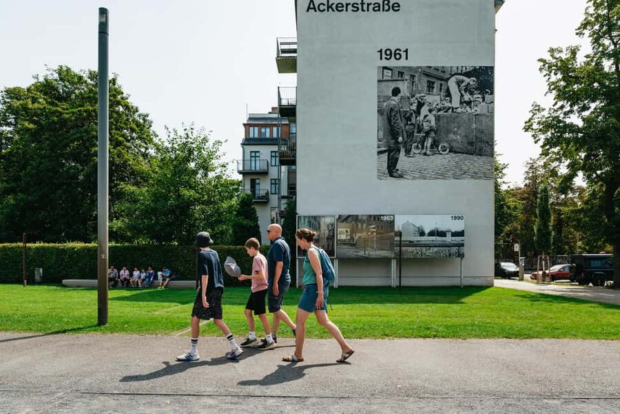 Berlin: Wall Tour – Fates, Love Stories, and Heroes - Early Views Around Gesundbrunnen: Getting Your Bearings Before the Heavy Parts
