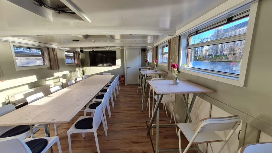 Berlin: Winter Spree Cruise with Mulled Wine and Christmas Stollen - The festive touch: mulled wine and stollen vs what your ticket confirms