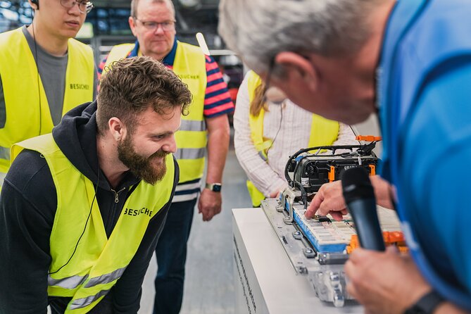 BMW Motorrad Factory Tour - Assembly hall: how 2,000 parts turn into a motorcycle