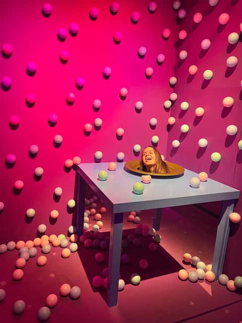Bubble Planet Berlin: An Experience Museum for All Your Senses - VR tech and the hot-air-balloon simulator: the biggest moments