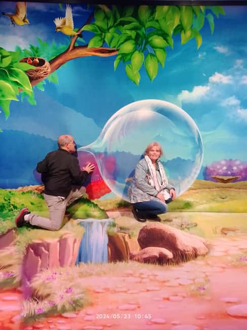 Bubble Planet Berlin: An Experience Museum for All Your Senses - Who should go: ages, comfort level, and that one rule about experience