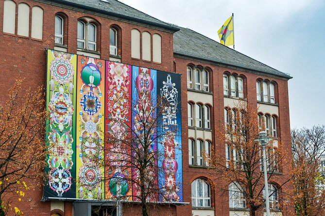 Charité Hospital Walking Tour: Exploring Berlin’s Medical History - Humboldthafen escape stories: Berlin Wall tension right outside the hospital