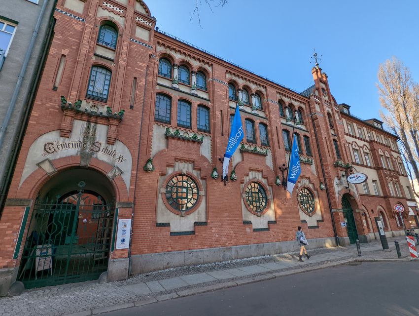 Charlottenburg: 2-Hour City Walking Tour - Heinrich Zille near the Stadtbad: art motifs from the working-class streets
