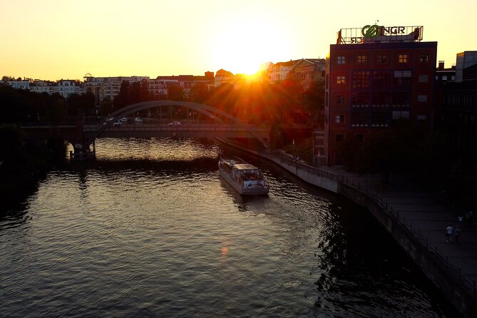 Christmas magic on the Spree - Friedrichstraße at winter pace: shopping street with history behind it