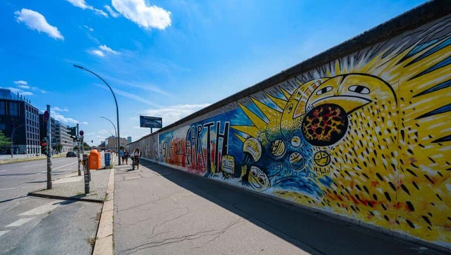 CitySightseeing Berlin HOHO Bus- All Lines (A+B) & Boat Tour - East Berlin and the Wall: how Route B changes your day