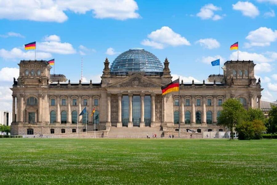CitySightseeing Berlin HOHO Bus- All Lines (A+B) & Boat Tour - Audio commentary in 13 languages: more than background noise