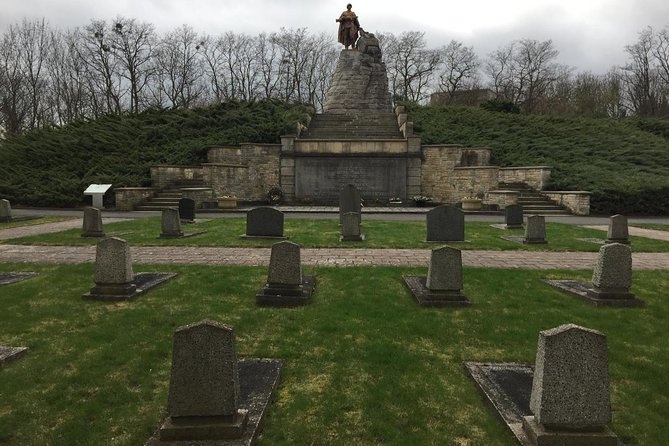 Clash of Titans: Battle for Seelow Heights WW2 tour - Jahnsfelde: the red-cross hospital hit and an artillery battalion’s last stand