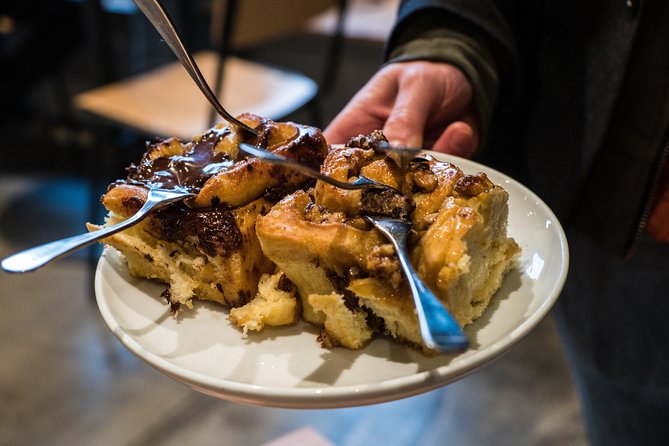 Classic Bites and Culinary Trends Neighborhood Food Tour in Berlin - Oderberger Straße dessert finish: seasonal sweet options