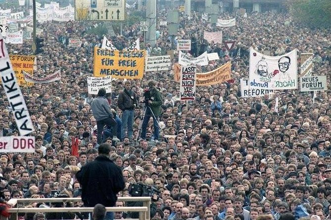 Cold War, Berlin Wall, Spies and the East Side Gallery - Tränenpalast (Palace of Tears): the heartbreak built into a checkpoint