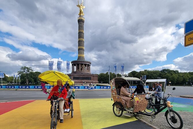 Day trip through multicultural city landscapes & photo highlights - How a rickshaw-and-photo format changes Berlin fast