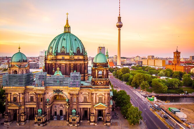 Deluxe Shore Excursion to Berlin from Warnemunde Cruise Port - Quick highlights before you commit