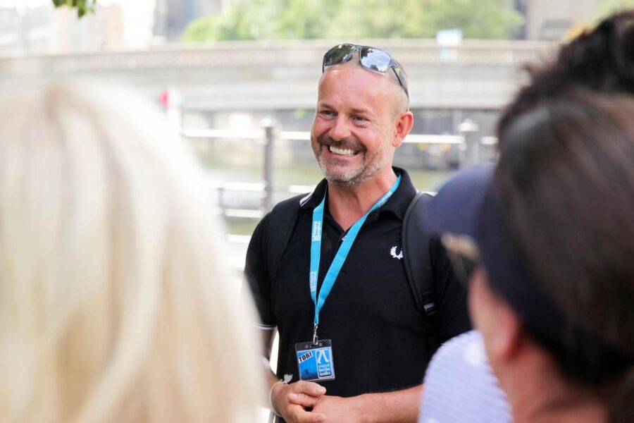 Discover Berlin Express Tour: 2hr Highlights - Reichstag, Politicians’ Memorial, and the power of the parliament district