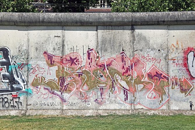 East Berlin and the Berlin Wall 2-Hour Walking Tour - The Berlin Wall Memorial: Preserved Wall Section and a View of the Death Strip
