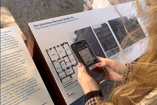 Escaping and spying on the Berlin Wall Scavenger hunt - Team puzzles vs. how you move through the city