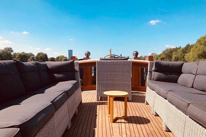 Evening aperitif tour aboard the motor yacht Fitzgerald - Who should book this Fitzgerald aperitif tour—and who should skip it