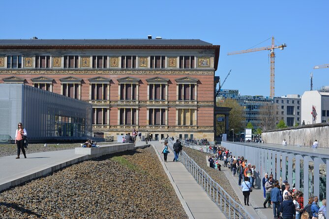 Explore Berlin History and Highlights Sightseeing Walking Tour - Bundesministerium der Finanzen: from Nazi HQ to Cold War history