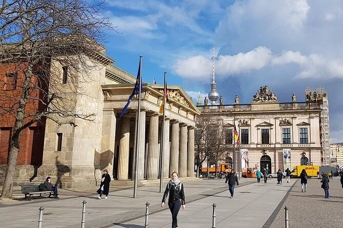 Explore Berlin History and Highlights Sightseeing Walking Tour - Checkpoint Charlie: Cold War symbolism you can still feel