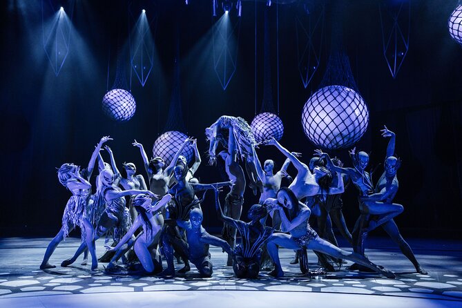 FALLING | IN LOVE Grand Show at Friedrichstadt-Palast Berlin - Costumes and “feel-good” fashion fantasy